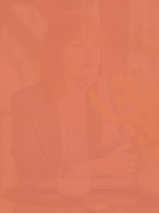 Photo d'une femme avec un filtre orange de forte opacité